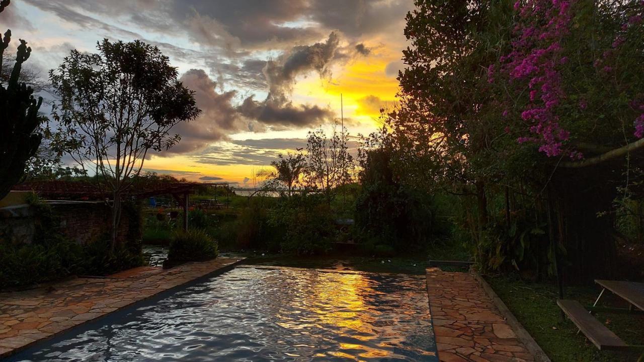 Yellow Haven Lodge คัมพาลา ภายนอก รูปภาพ