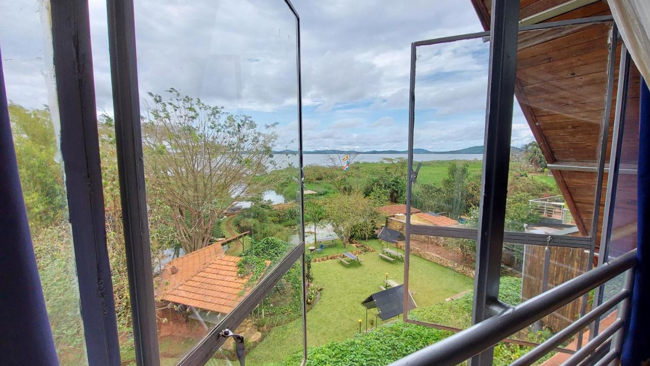 Yellow Haven Lodge คัมพาลา ภายนอก รูปภาพ