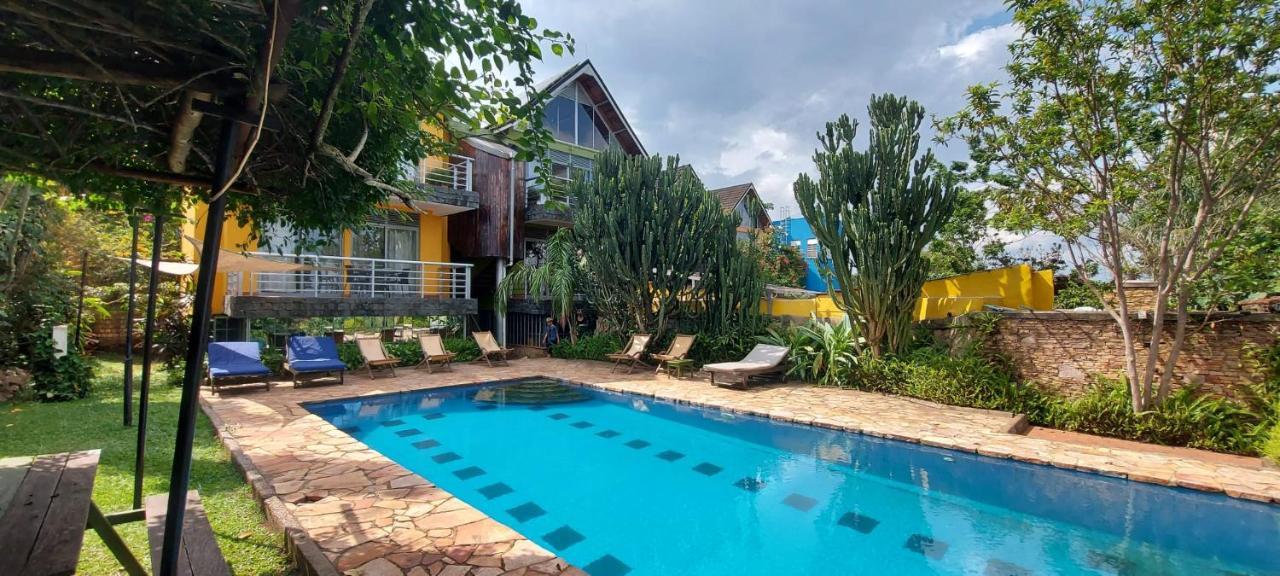Yellow Haven Lodge คัมพาลา ภายนอก รูปภาพ