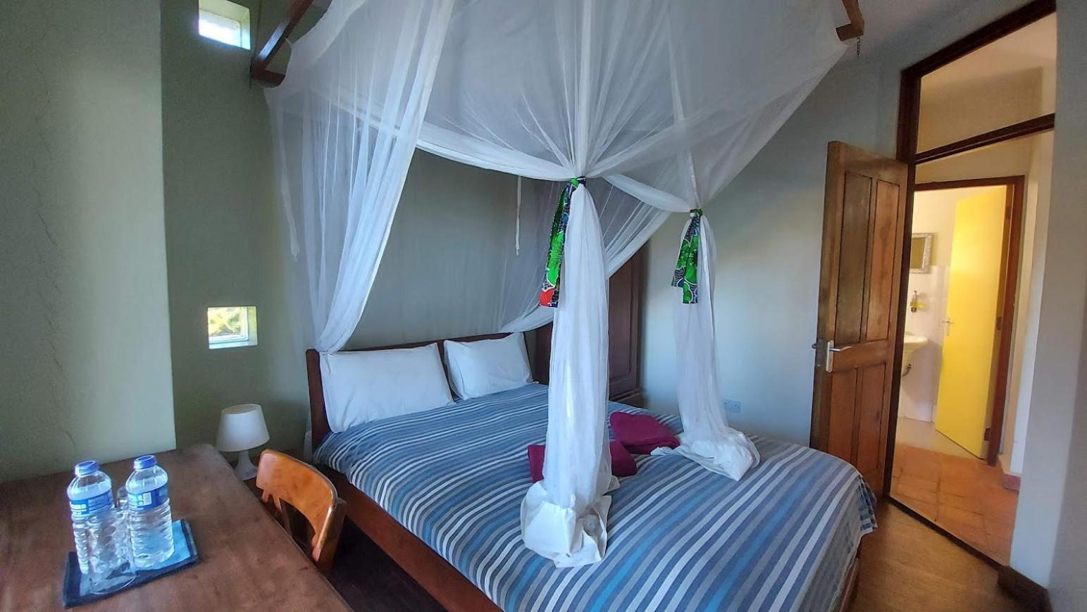 Yellow Haven Lodge คัมพาลา ภายนอก รูปภาพ