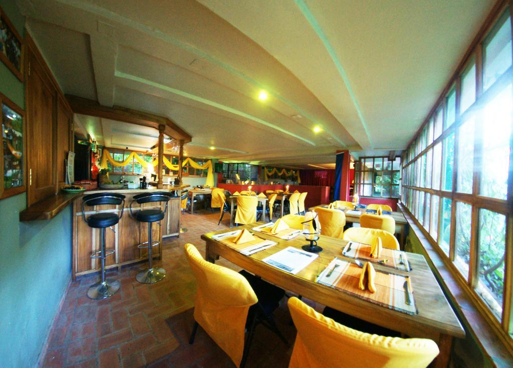 Yellow Haven Lodge คัมพาลา ภายนอก รูปภาพ