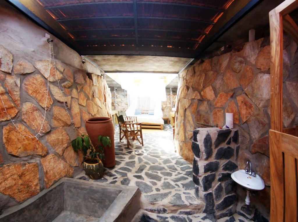 Yellow Haven Lodge คัมพาลา ภายนอก รูปภาพ
